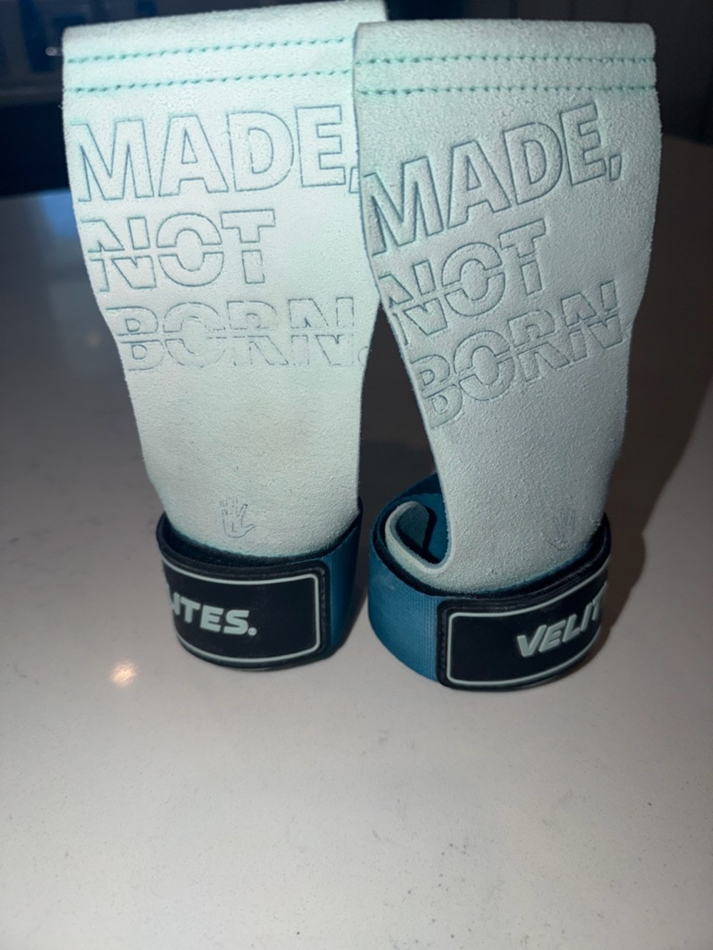Velites Quad Pro Grips with Chalk and matching wristbands